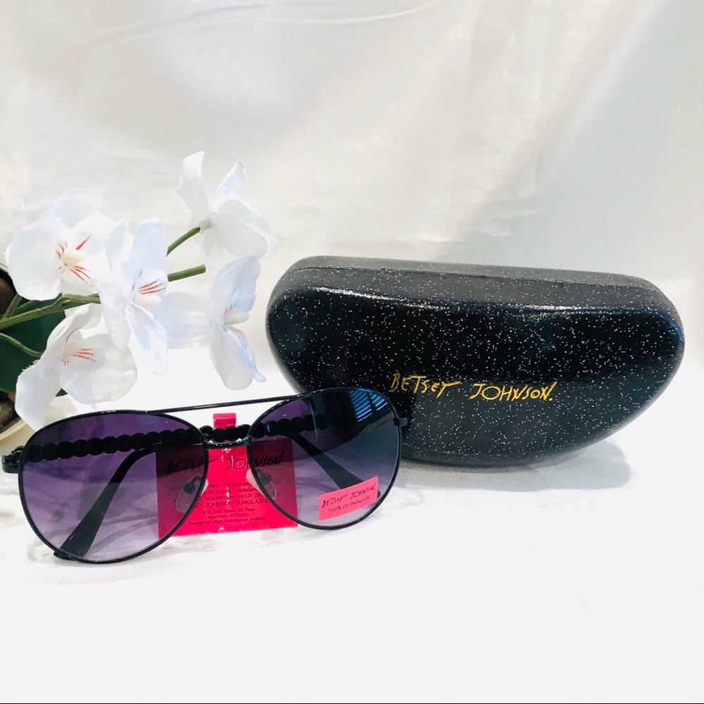 ‼️SOLD‼️Betsey Johnson Black Aviator Sunglasses - Picture 8 of 10